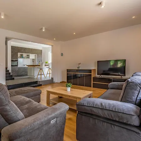 Holiday home Gorgeous In With Kitchen Sisan