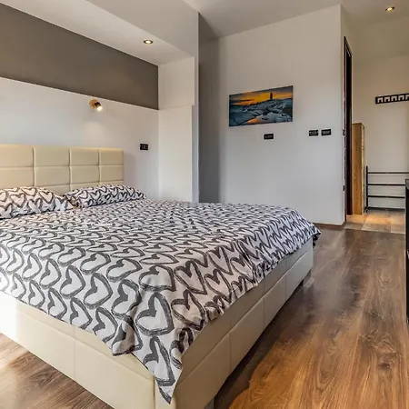 Holiday home Gorgeous In With Kitchen *