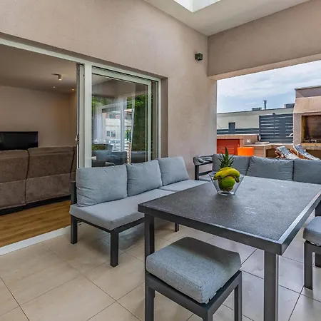 Gorgeous In With Kitchen Holiday home Sisan
