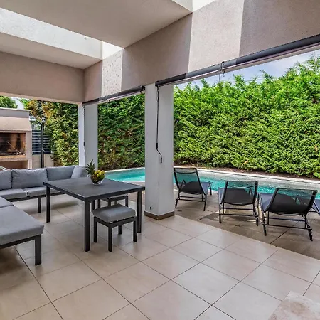 Gorgeous In With Kitchen Holiday home Sisan