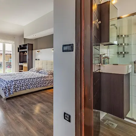 Holiday home Gorgeous In With Kitchen Sisan