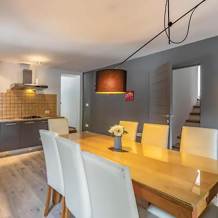 Gorgeous In With Kitchen Holiday home Sisan