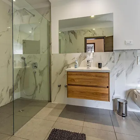 Gorgeous In With Kitchen Сasa de vacaciones Šišan