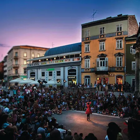 Gorgeous In With Kitchen Дом отдыха