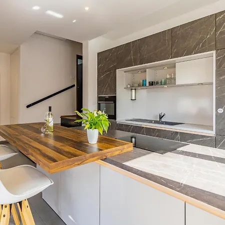 Gorgeous In With Kitchen 度假居 *