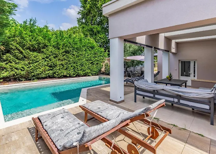 Ferienhaus Gorgeous In With Kitchen *