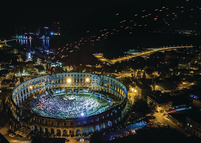 Ferienhaus Gorgeous In With Kitchen Šišan